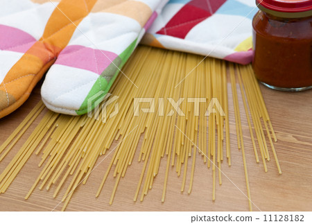 Italian spaghetti with potholder on the table 11128182