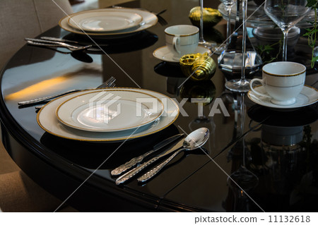table set for dinner 11132618