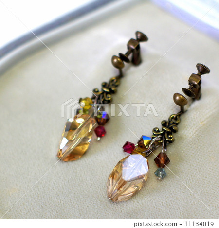 Swarovski's antique style earrings Swarovski's antique style earrings 11134019