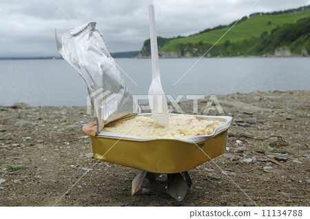 container of fresh and smocked rice 11134788