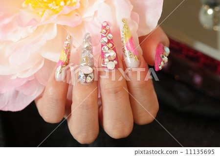 nail nail 11135695