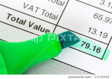 Invoice with close up of total Invoice with close up of total 11136383