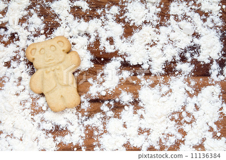 Cookie bear with flour 11136384