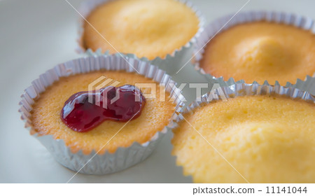 Madeleine Madeleine 11141044