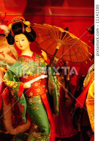 Geisha with umbrella 11141380