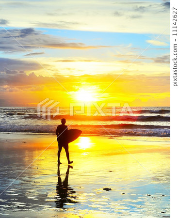 Bali surfer 11142627