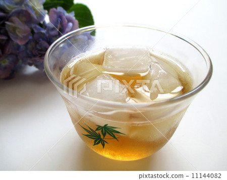 Tea time in early summer Teatime of the early summer 11144082
