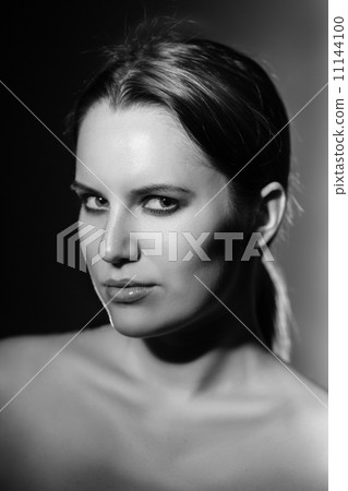 beauty young woman 11144100