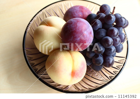 Fruit (white peach) Fruit (white peach) 11145392