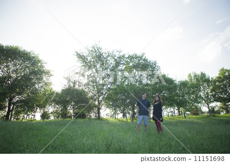 Men and women standing in the grassland Men and women standing in the grassland 11151698
