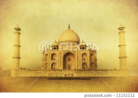 Vintage image of Taj Mahal at sunrise, Agra, India Vintage image of Taj Mahal at sunrise, Agra, India 11152112