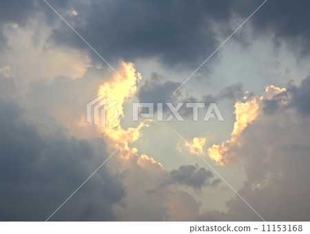 Beautiful dramatic sky with sun rays. Beautiful dramatic sky with sun rays. 11153168