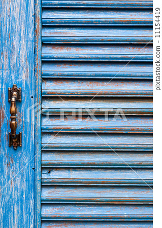 Door handles with an old wood door painted with blue 11154419