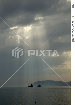Cloudy seascape with clouds and sun Cloudy seascape with clouds and sun 11155407