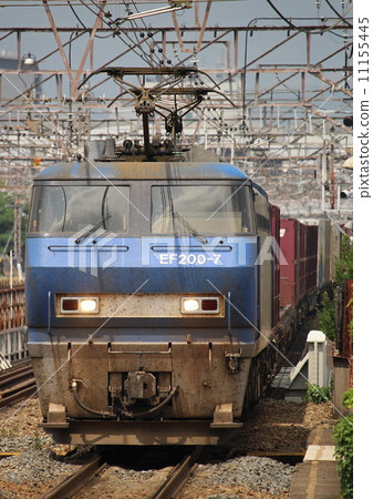 It seems like a dad who is trying hard to drip the sweat. 11155445