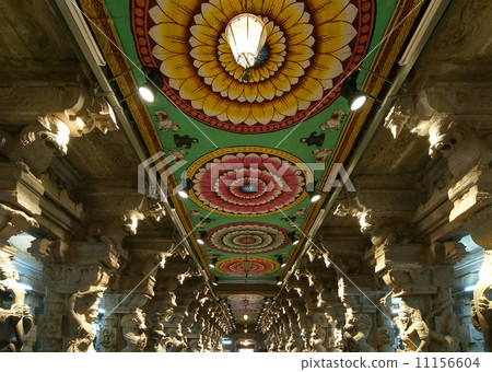 Inside of Meenakshi hindu temple in Madurai, India 11156604