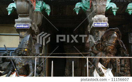 Inside of Meenakshi hindu temple in Madurai, India 11156607