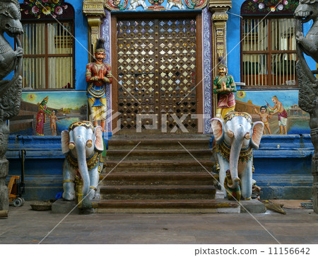 Inside of Meenakshi hindu temple in Madurai, India 11156642