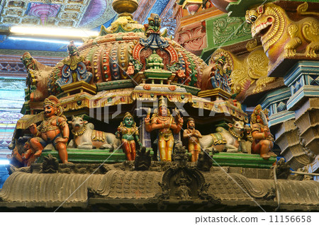 Inside of Meenakshi hindu temple in Madurai, India 11156658