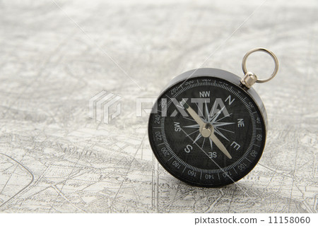 Azimuth needle on the map 11158060