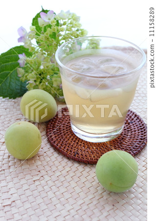 Plum syrup juice 11158289