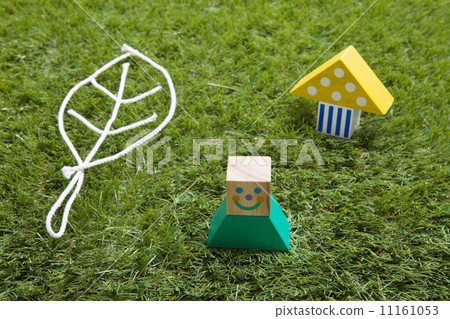 Images of leaves, houses and people 11161053