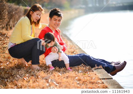 Young asian family 11161943