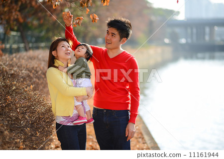 Young asian family 11161944