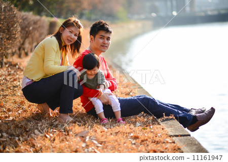Young asian family Young asian family 11161947