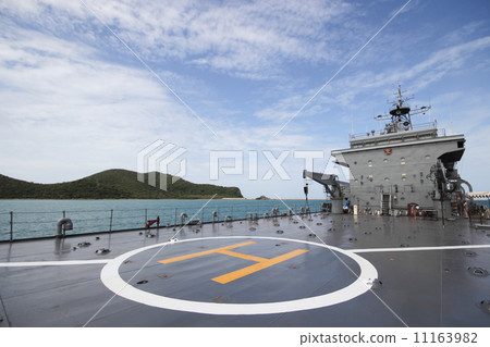 Helicopter landing pad Helicopter landing pad 11163982