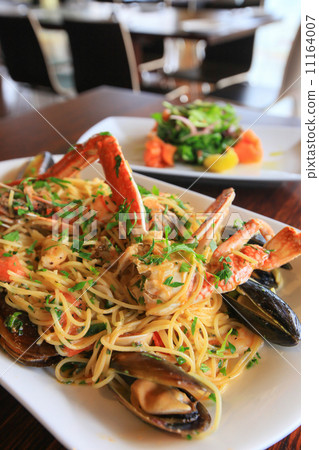 Fresh seafood pasta 11164007