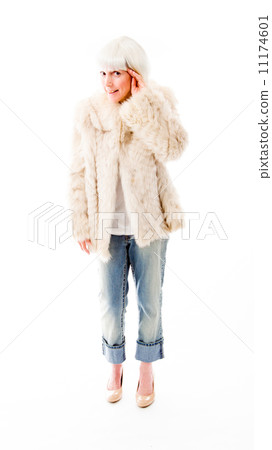 Senior woman trying to listen 11174601