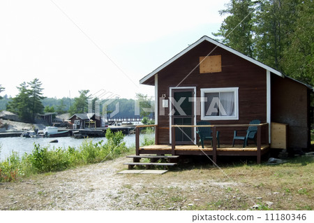 Cottage at waterfront, Georgian Bay, Tobermory, Ontario, Canada 11180346