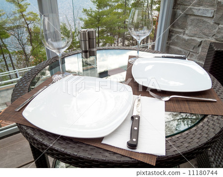 Dining table in a restaurant 11180744