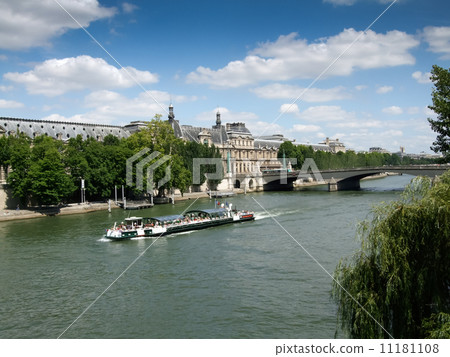 Passenger boat in a river, Pont De l'Archeveche, Seine River, Pa 11181108