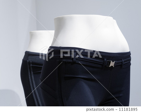 Mannequins wearing jeans in a clothing store 11181895