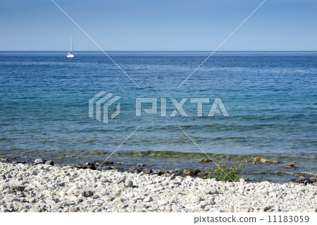 Boat in a bay, Georgian Bay, Tobermory, Ontario, Canada 11183059