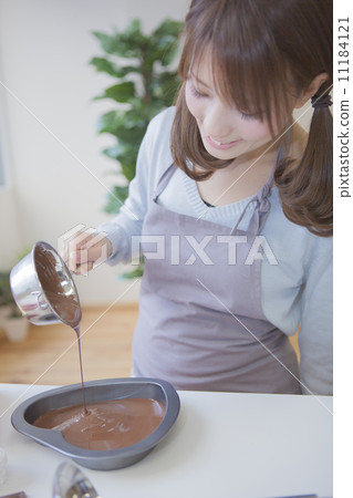 做巧克力的婦女 做巧克力的婦女 11184121