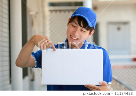 Worker deliverer home delivery office move (male work business 30's businessman) 11184458