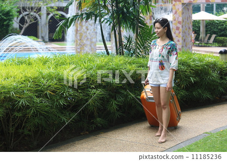 Asian women who travel 11185236