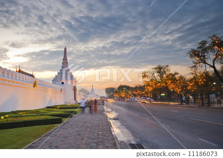twilight Wat pra kaew Grand palace at dustt,Bangkok Thailand twilight Wat pra kaew Grand palace at dustt,Bangkok Thailand 11186073