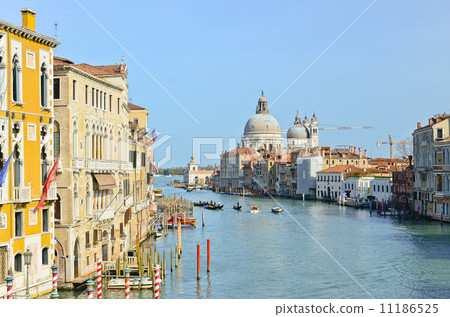 Grand Canal and Basilica Santa Maria della Salute Grand Canal and Basilica Santa Maria della Salute 11186525