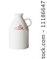 牛奶瓶白色背景 11186647