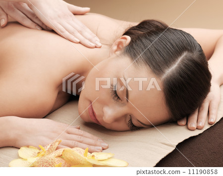 beautiful woman in massage salon 11190858