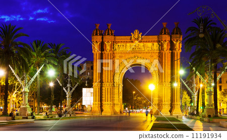 triumphal arch in night. Barcelona 11191934