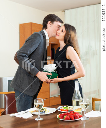 Man kisses girl 11193341