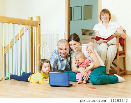 Ordinary multigeneration family together 11193342