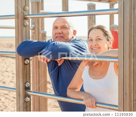senior couple training on pull-up bar 11193830