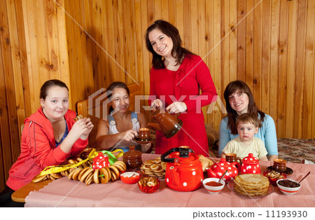 Women with child drinks tea 11193930