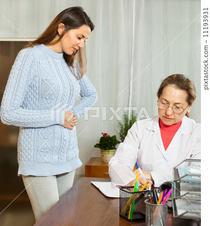 doctor prescribes treatment for a patient 11193931